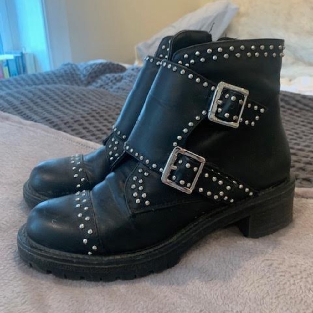 Size 6 Barely Worn Steve Madden Punk ankle boots
